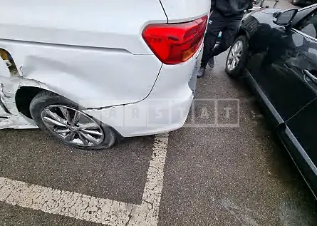 Photo 2 of 24: 2019 Kia Carnival, VIN KNAME81ABKS451961 — Korean insurance auction