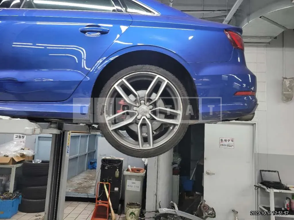 Photo 2 of 12: 2015 Audi S3, VIN WAUZZZ8V2F1142321 — Korean insurance auction