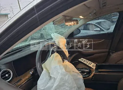 Photo 2 of 17: 2020 Mercedes-Benz E 300 4Matic — Korean insurance auction