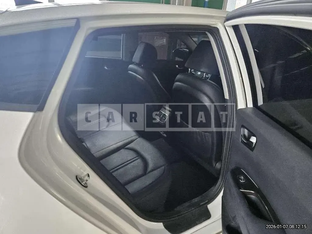 Photo 2 of 18: 2016 Kia K5 — Korean insurance auction