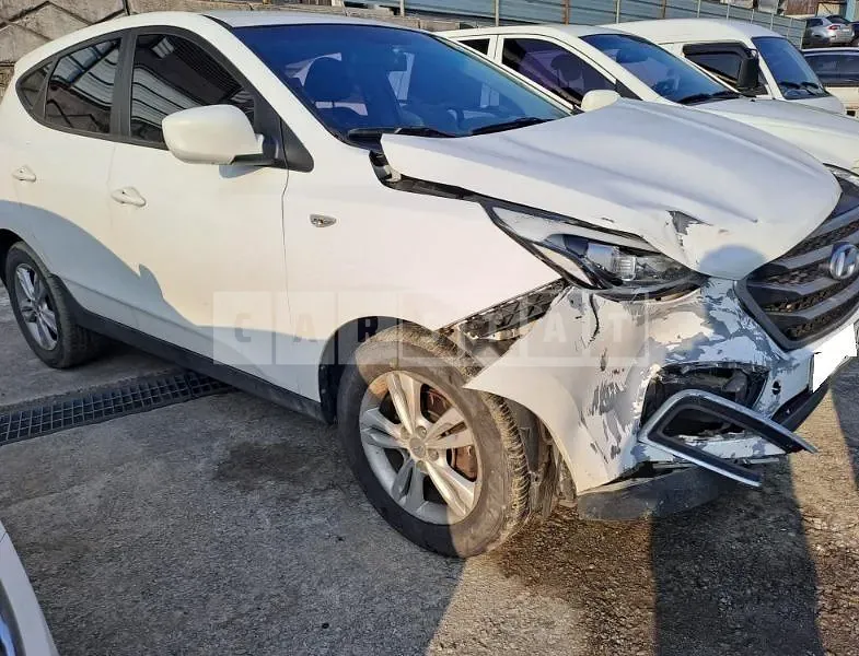 Photo 2 of 18: 2015 Hyundai Tucson, VIN KMHJT81VDFU069854 — Korean insurance auction