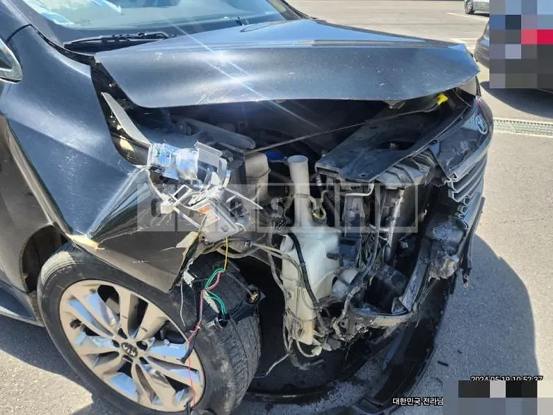 Photo 2 of 7: 2015 Kia Carnival — Korean insurance auction