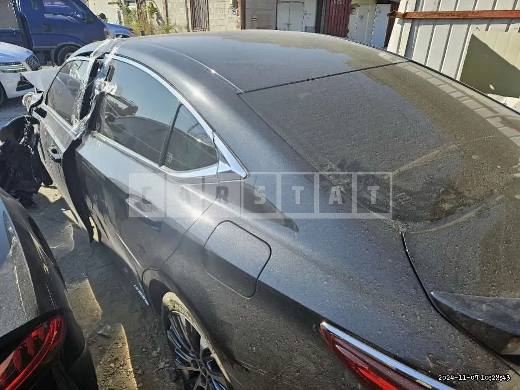 Photo 2 of 9: 2020 Lexus ES300h — Korean insurance auction