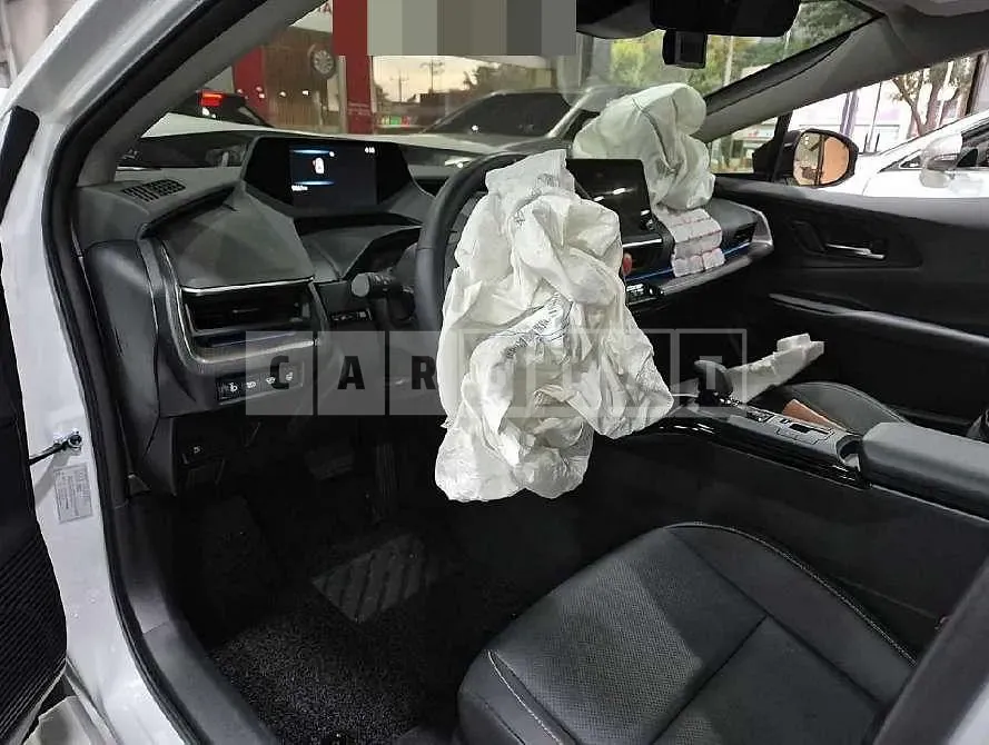 Photo 2 of 20: 2024 Toyota Prius 2WD — Korean insurance auction