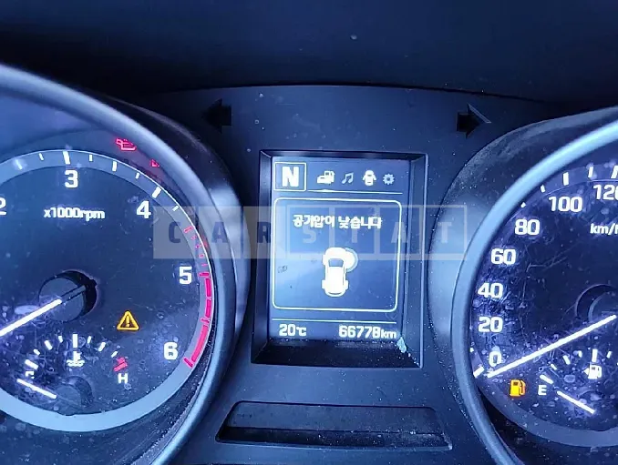 Photo 2 of 25: 2018 Hyundai Santa Fe, VIN KMHSU81UBJU820207 — Korean insurance auction