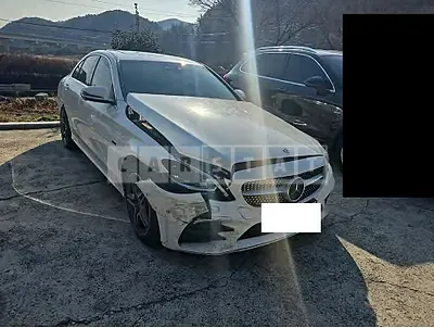 Photo 1 of 17: 2020 Mercedes-Benz C300 e 4Matic — Korean insurance auction