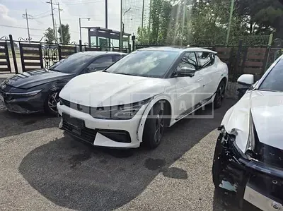 Photo 1 of 25: 2024 Kia EV6 — Korean insurance auction