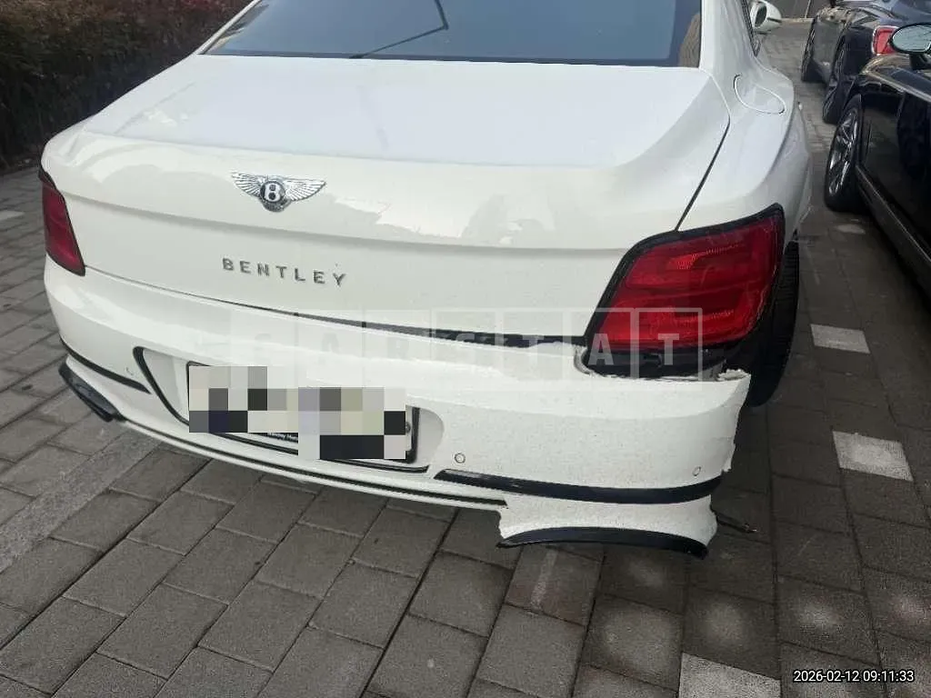 Photo 2 of 11: 2021 Bentley Flying Spur V8 — Korean insurance auction