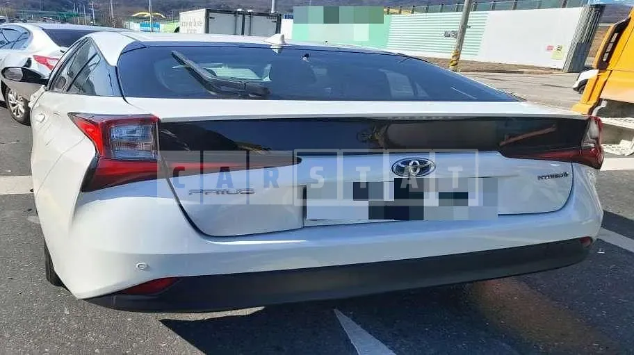 Photo 2 of 12: 2019 Toyota Prius — Korean insurance auction