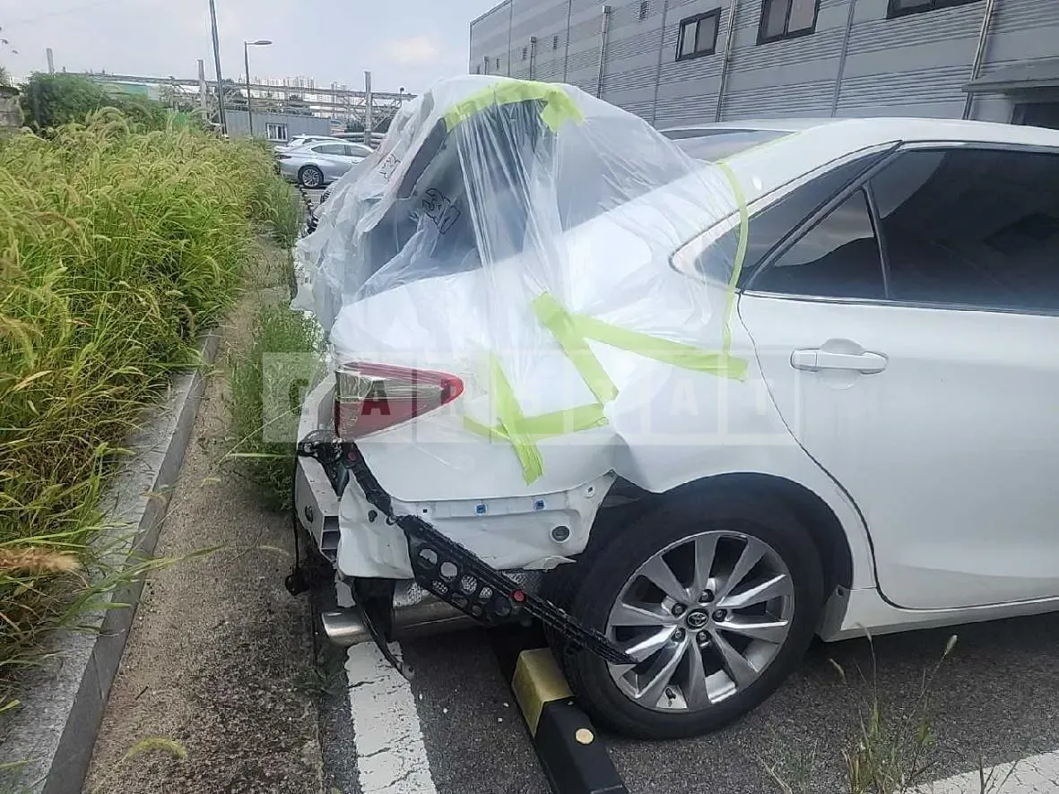 Photo 2 of 8: 2017 Toyota Camry Hybrid LE — Korean insurance auction