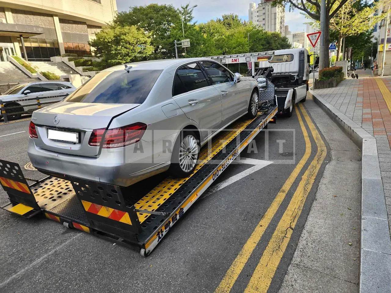 Photo 2 of 18: 2015 Mercedes-Benz E300, VIN WDDHF5FB9GB247741 — Korean insurance auction