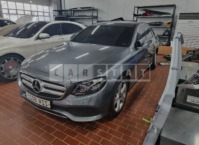 Photo 2 of 9: 2018 Mercedes-Benz E220d, VIN WDDZF0EB0JA484754 — Korean insurance auction