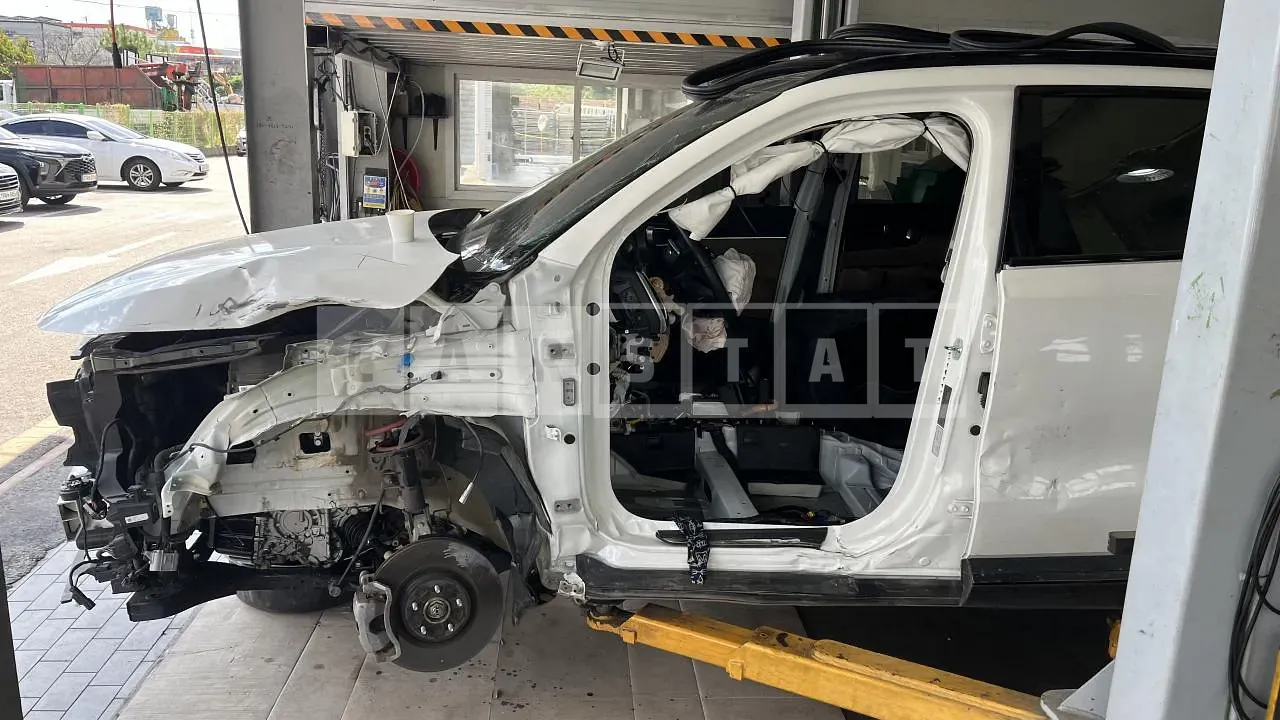 Photo 2 of 32: 2024 Kia Sorento, VIN KNARH81BHSA332000 — Korean insurance auction