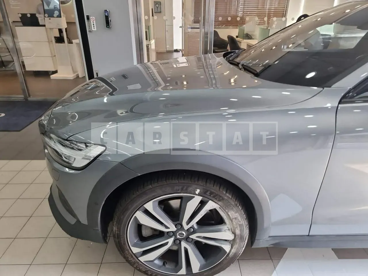 Photo 2 of 19: 2020 Volvo V60CCT5 AWD, VIN YV1ZZ102CL1046361 — Korean insurance auction