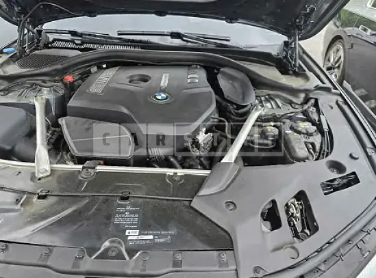 Photo 2 of 18: 2019 BMW 520i Luxury — Korean insurance auction
