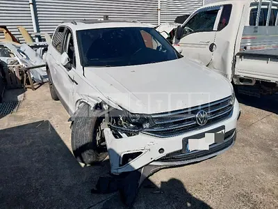 Photo 1 of 12: 2021 Volkswagen Tiguan 2.0 TDI — Korean insurance auction