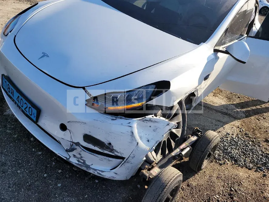 Photo 2 of 38: 2021 Tesla Model Y LongRange, VIN 5YJYGDEE9MF176692 — Korean insurance auction