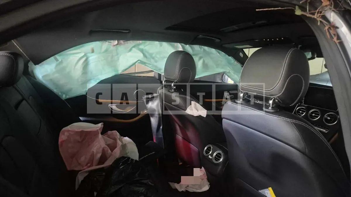 Photo 2 of 14: 2017 Mercedes-Benz C200 — Korean insurance auction