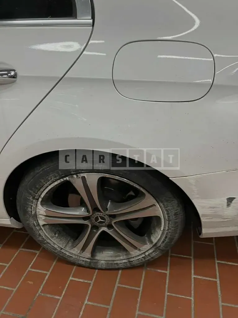 Photo 2 of 9: 2019 Mercedes-Benz E300, VIN WDDZF4JB8KA680746 — Korean insurance auction