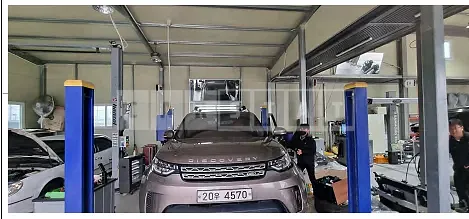 Photo 2 of 12: 2017 Land Rover Discovery TD6 — Korean insurance auction