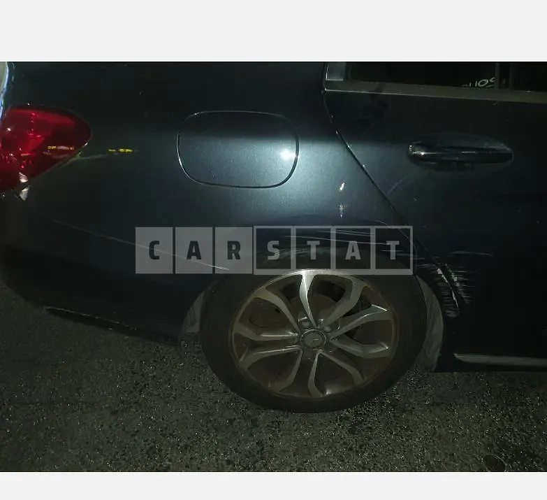 Photo 2 of 10: 2016 Mercedes-Benz C200 — Korean insurance auction