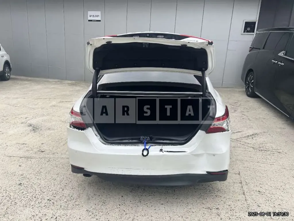 Photo 2 of 32: 2018 Toyota Camry Hybrid — Korean insurance auction