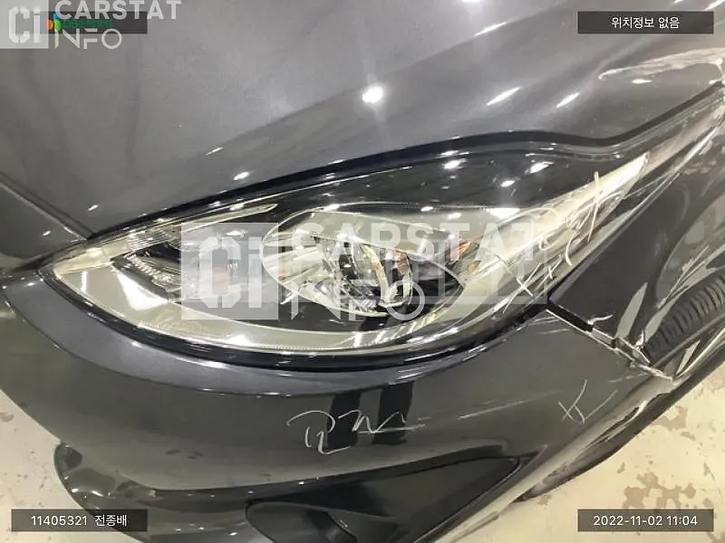 Photo 2 of 17: 2018 Toyota Prius C, VIN JTDKDTB35J1616682 — Korean insurance auction