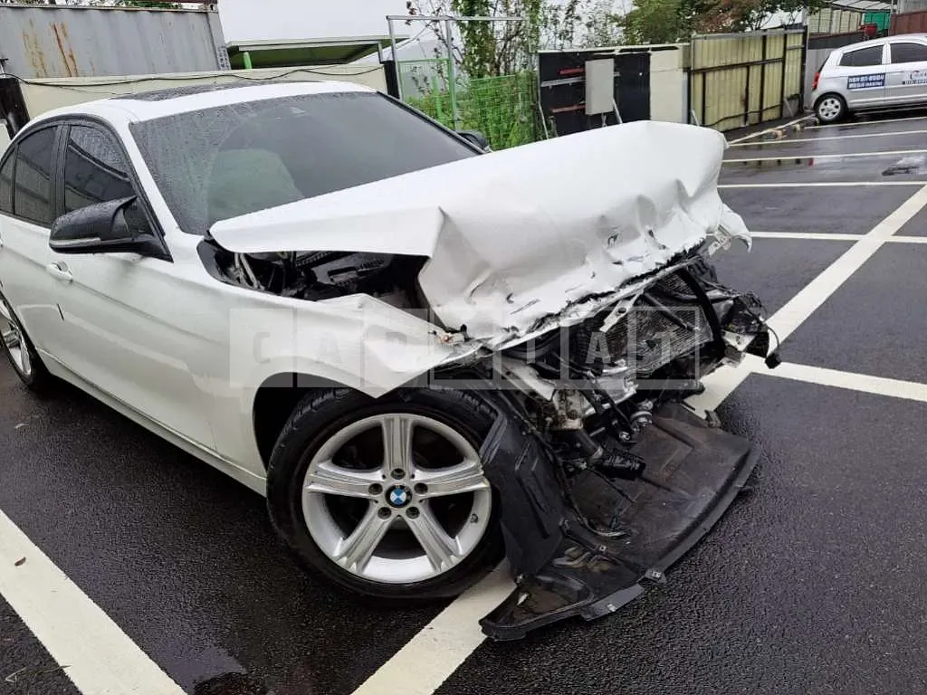 Photo 2 of 12: 2015 BMW 320d, VIN WBA3D3108FK278205 — Korean insurance auction