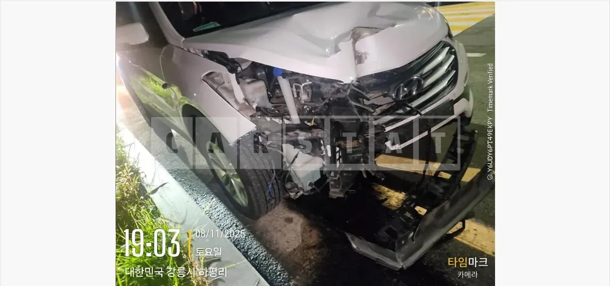 Photo 2 of 13: 2017 Hyundai Santa Fe DM 4WD — Korean insurance auction