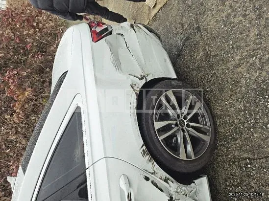 Photo 2 of 21: 2022 Audi A6 40 TDI, VIN WAUZZZF20NN040452 — Korean insurance auction