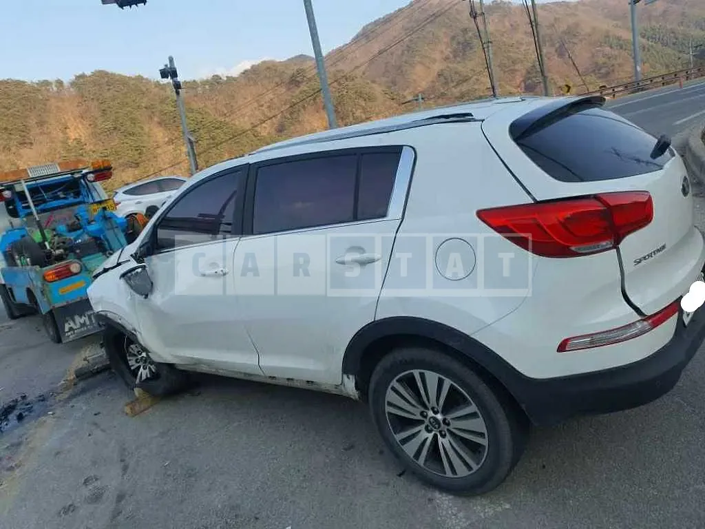 Photo 2 of 5: 2015 Kia Sportage, VIN KNAPC813BFK747141 — Korean insurance auction