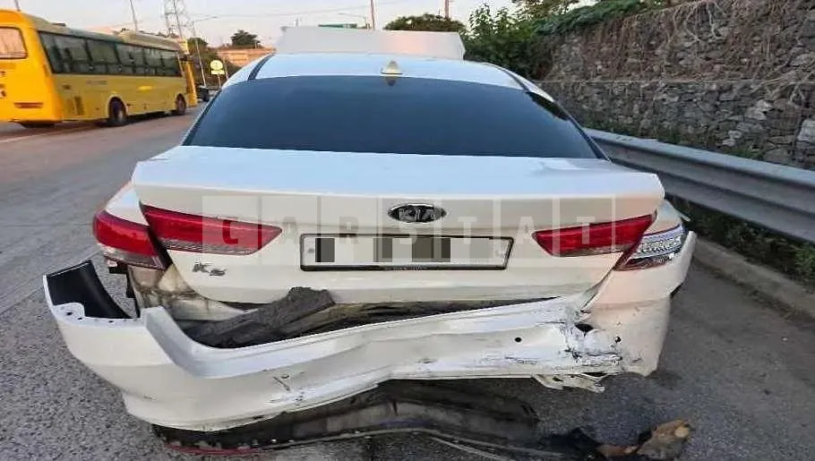Photo 2 of 13: 2017 Kia K5 — Korean insurance auction