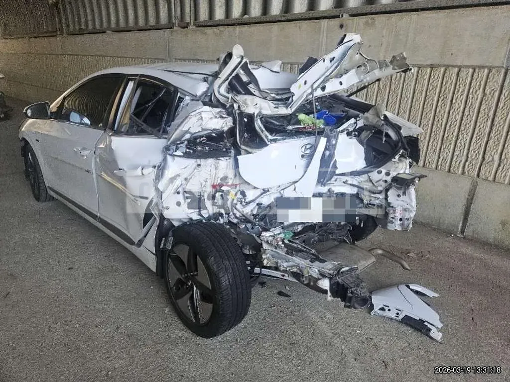 Photo 2 of 14: 2019 Hyundai IONIQ Hybrid — Korean insurance auction