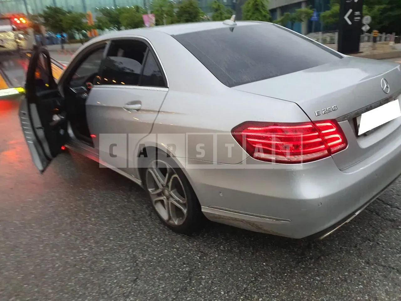 Photo 2 of 6: 2015 Mercedes-Benz E250 BlueTec 4Matic, VIN WDDHF9HB9GB218275 — Korean insurance auction