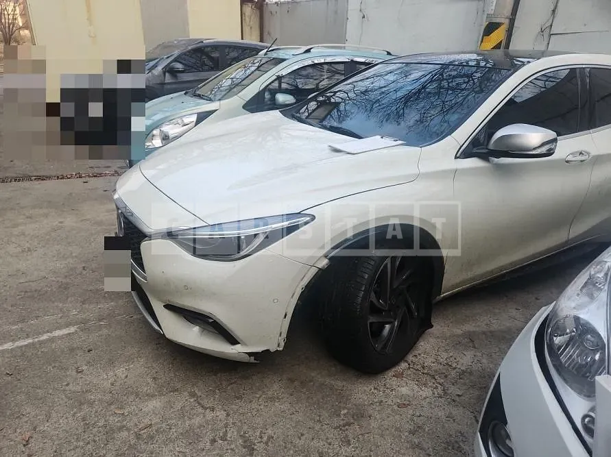 Photo 2 of 6: 2019 Infiniti Q30 — Korean insurance auction