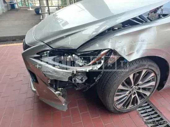 Photo 2 of 5: 2021 Lexus ES300h — Korean insurance auction