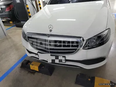 Photo 1 of 19: 2019 Mercedes-Benz E 300 4Matic, VIN WDDZF4KBXKA673764 — Korean insurance auction