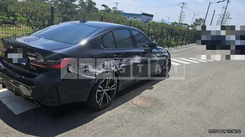 Photo 2 of 41: 2025 BMW 320i — Korean insurance auction