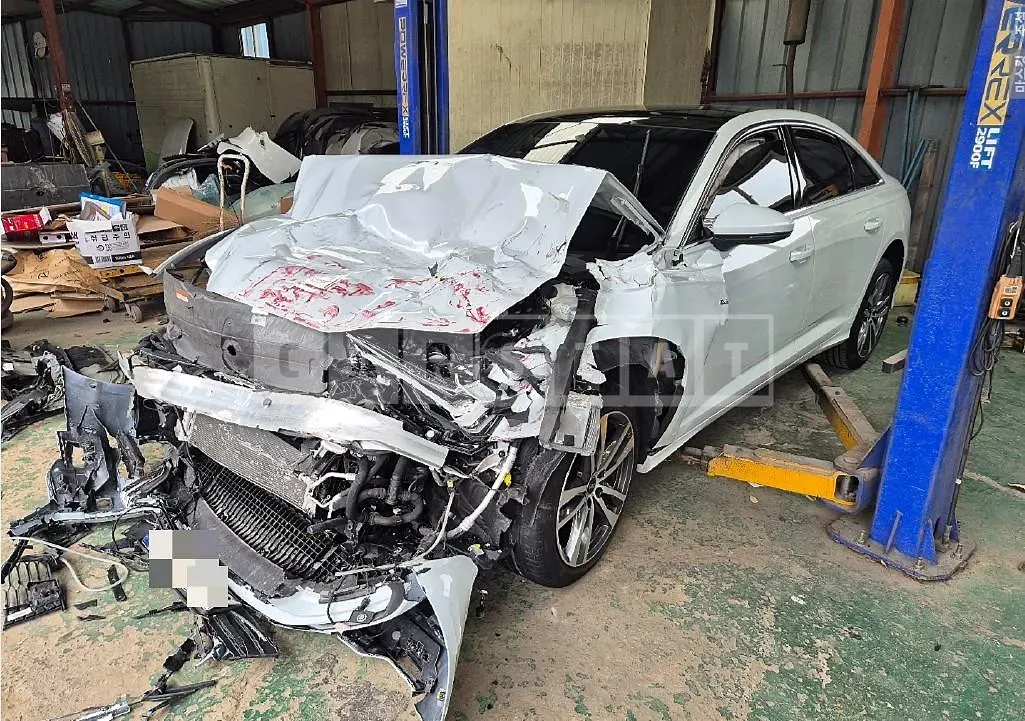 Photo 2 of 33: 2023 Audi A6 40 TDI — Korean insurance auction