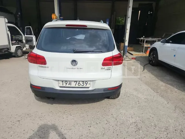 Photo 2 of 10: 2015 Volkswagen Tiguan 2.0 TDI Blue Motion, VIN WVGZZZ5NZFW543079 — Korean insurance auction