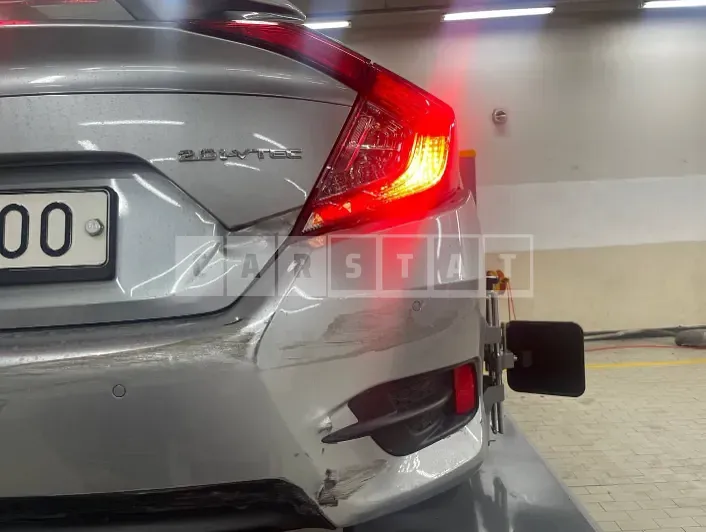 Photo 2 of 25: 2017 Honda Civic 4d, VIN 19XFC2673HE300118 — Korean insurance auction