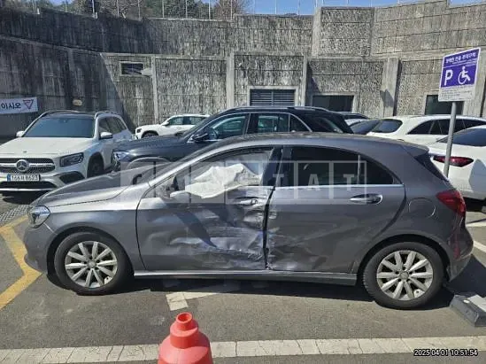 Photo 2 of 11: 2017 Mercedes-Benz A200 — Korean insurance auction