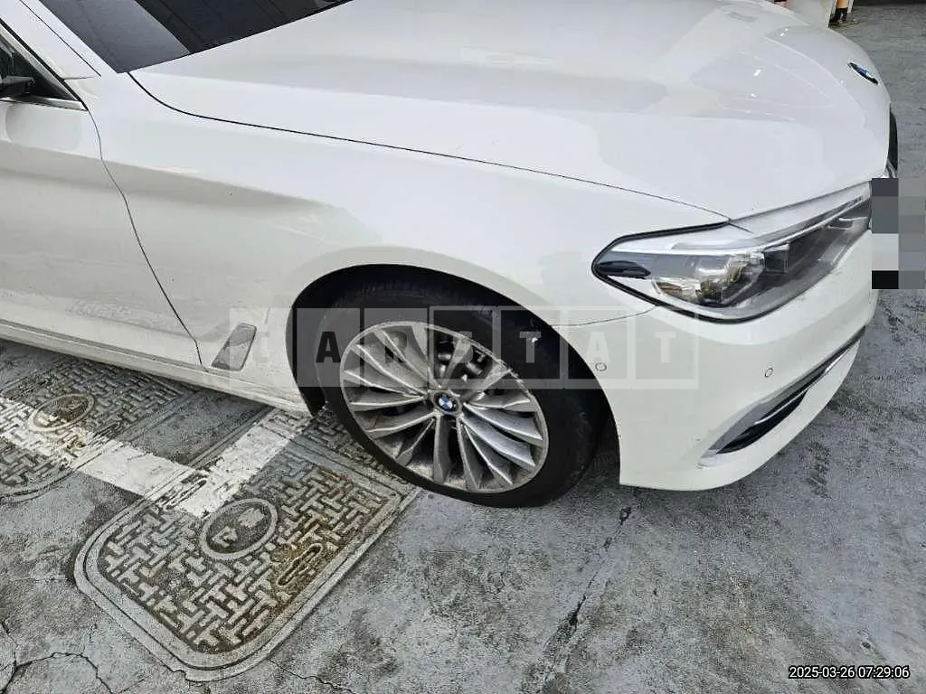 Photo 2 of 10: 2019 BMW 530i xDrive Luxury — Korean insurance auction