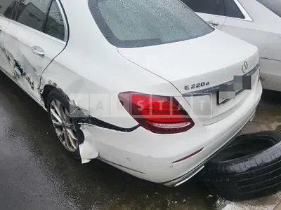 Photo 1 of 19: 2019 Mercedes-Benz E220 d — Korean insurance auction