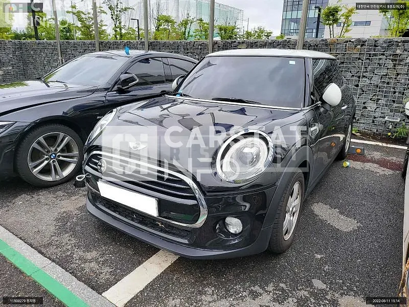 Photo 2 of 6: 2016 MINI Cooper D, VIN WMWXN310XG3B43157 — Korean insurance auction