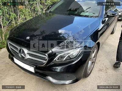 Photo 1 of 21: 2017 Mercedes-Benz E200, VIN WDDZF4CB3HA145667 — Korean insurance auction
