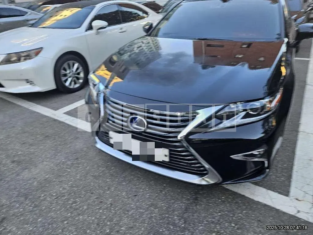 Photo 2 of 20: 2017 Lexus ES300h — Korean insurance auction