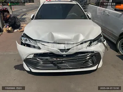 Photo 1 of 35: 2018 Toyota Camry Hybrid, VIN JTNB21HKXJ3009007 — Korean insurance auction