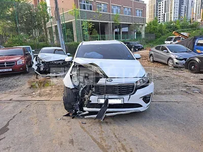 Photo 1 of 40: 2019 Kia Carnival, VIN KNAME81ABKS587092 — Korean insurance auction