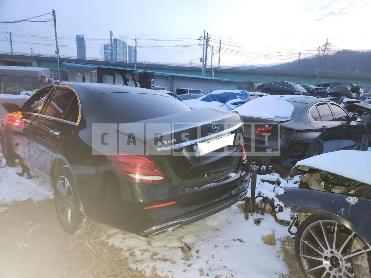Photo 2 of 18: 2018 Mercedes-Benz E300, VIN WDDZF4JB5JA410677 — Korean insurance auction